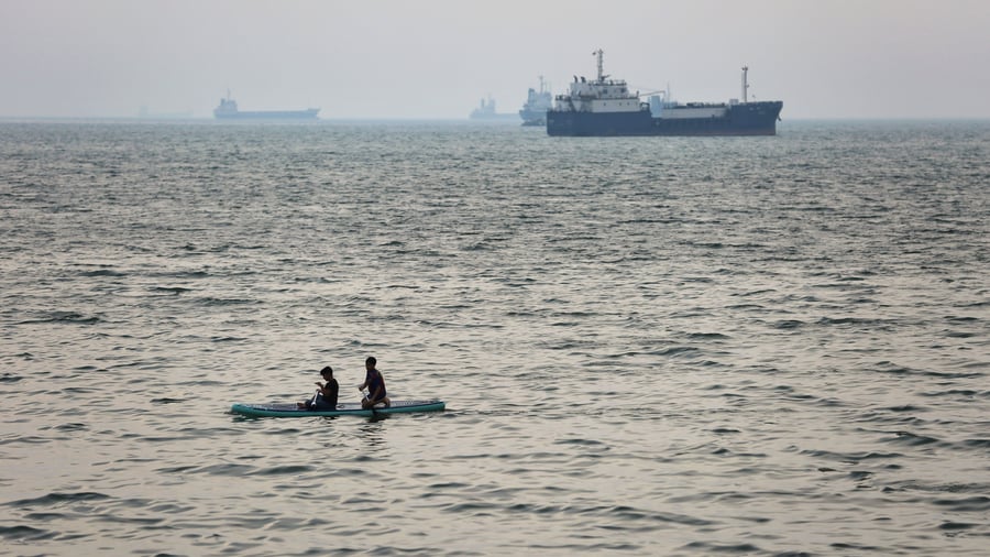 +++ Iran-Krieg +++: Irans Revolutionsgarde kapert zwei Schiffe in Straße von Hormus
