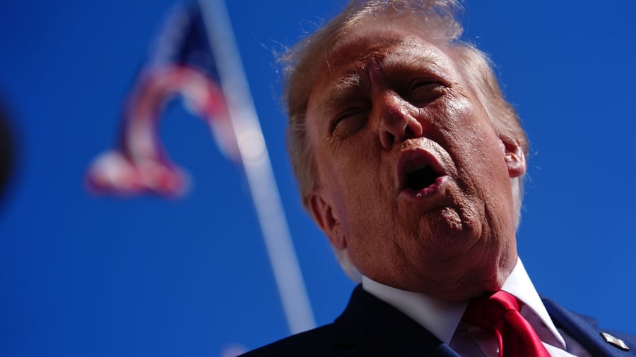 Künstliche Intelligenz: Trump: Wer noch Künstliche Intelligenz sagt, ist ein Feind