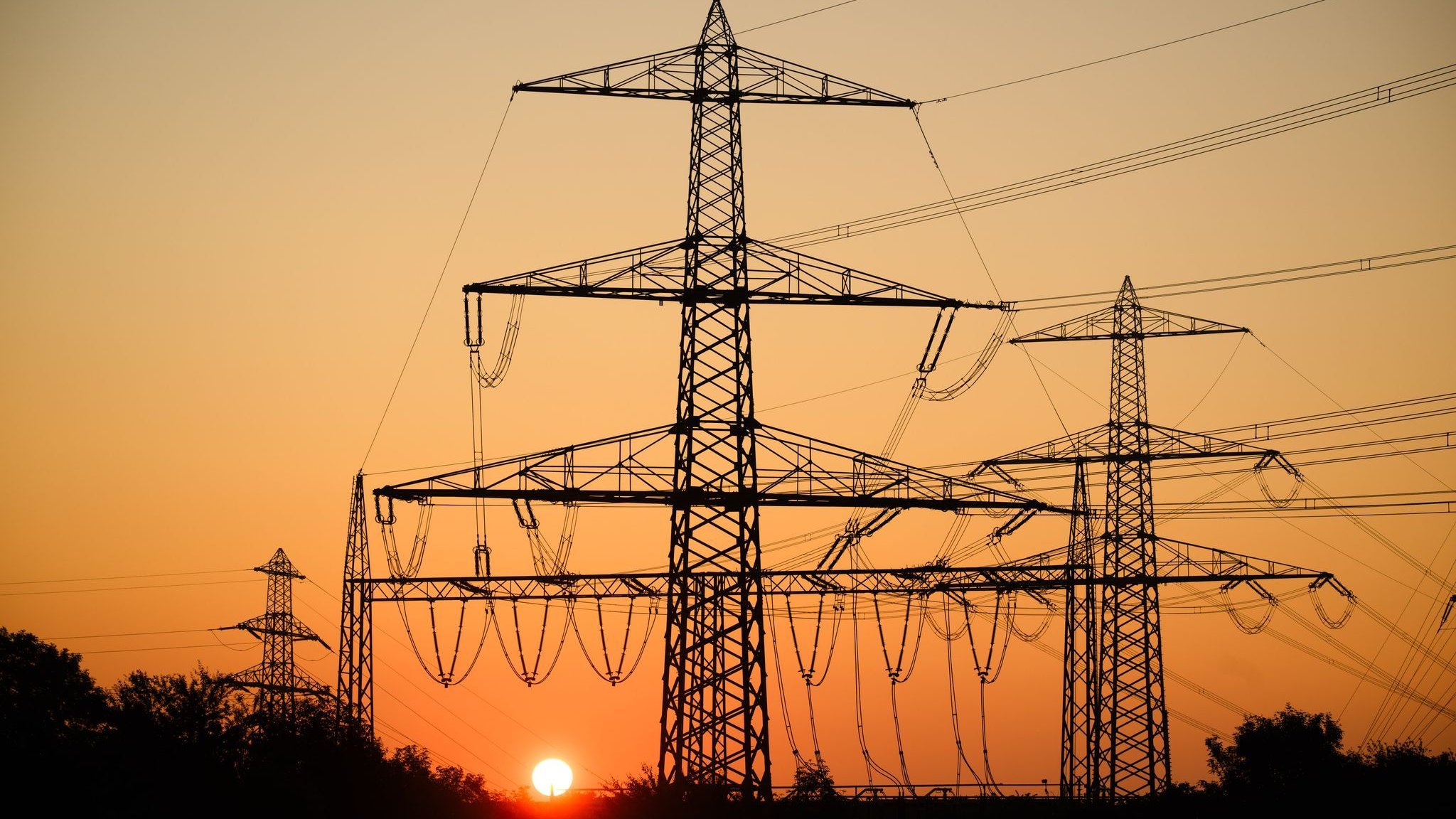 Energiepreise: Strom-Netzentgelte könnten deutlich sinken