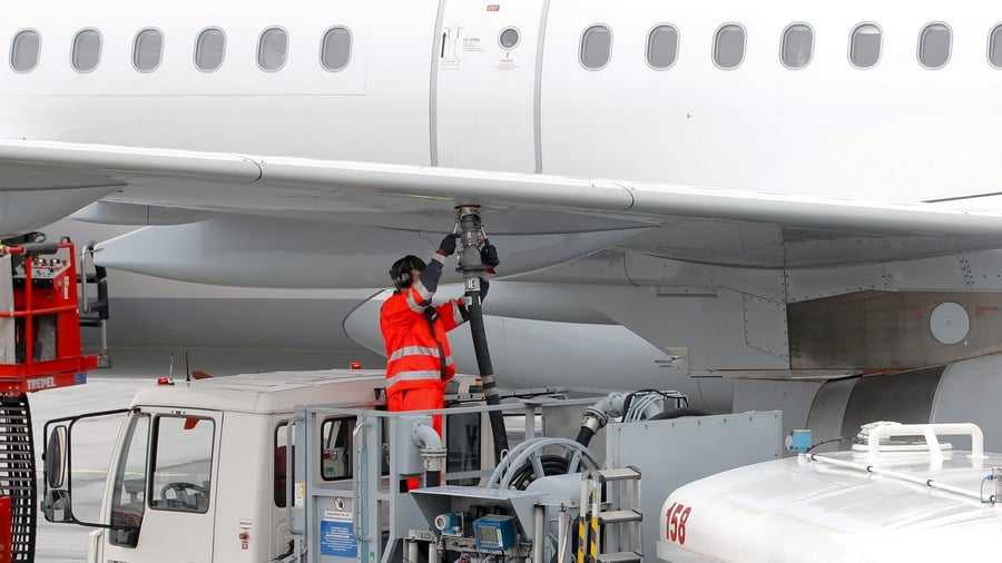 Verzögerungen am Airport: Tankwagen falsch geeicht: Entschädigung für Flugreisende