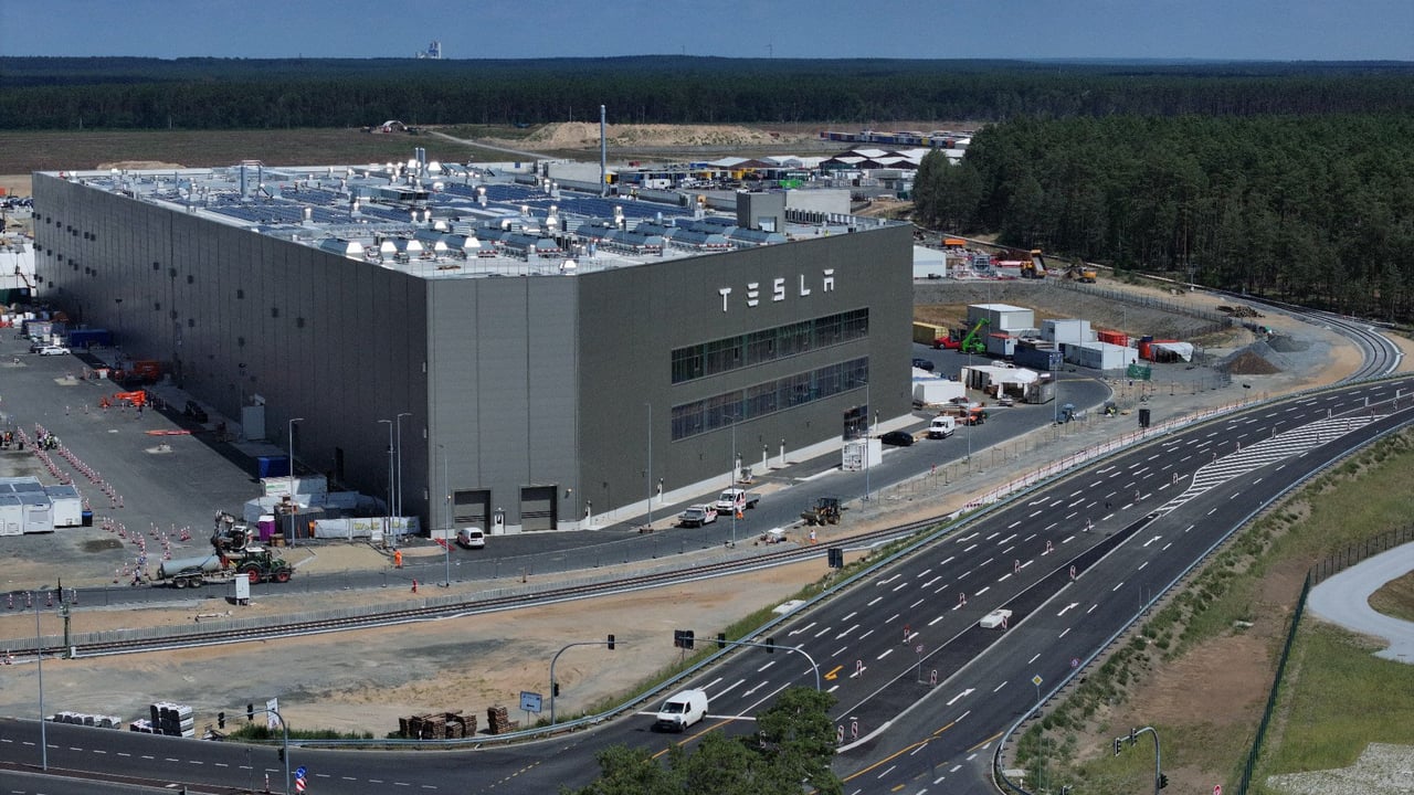 Elektromobilität: Tesla zahlt in Grünheide bis zu fünf Prozent mehr – und führt einen Leistungsbonus ein