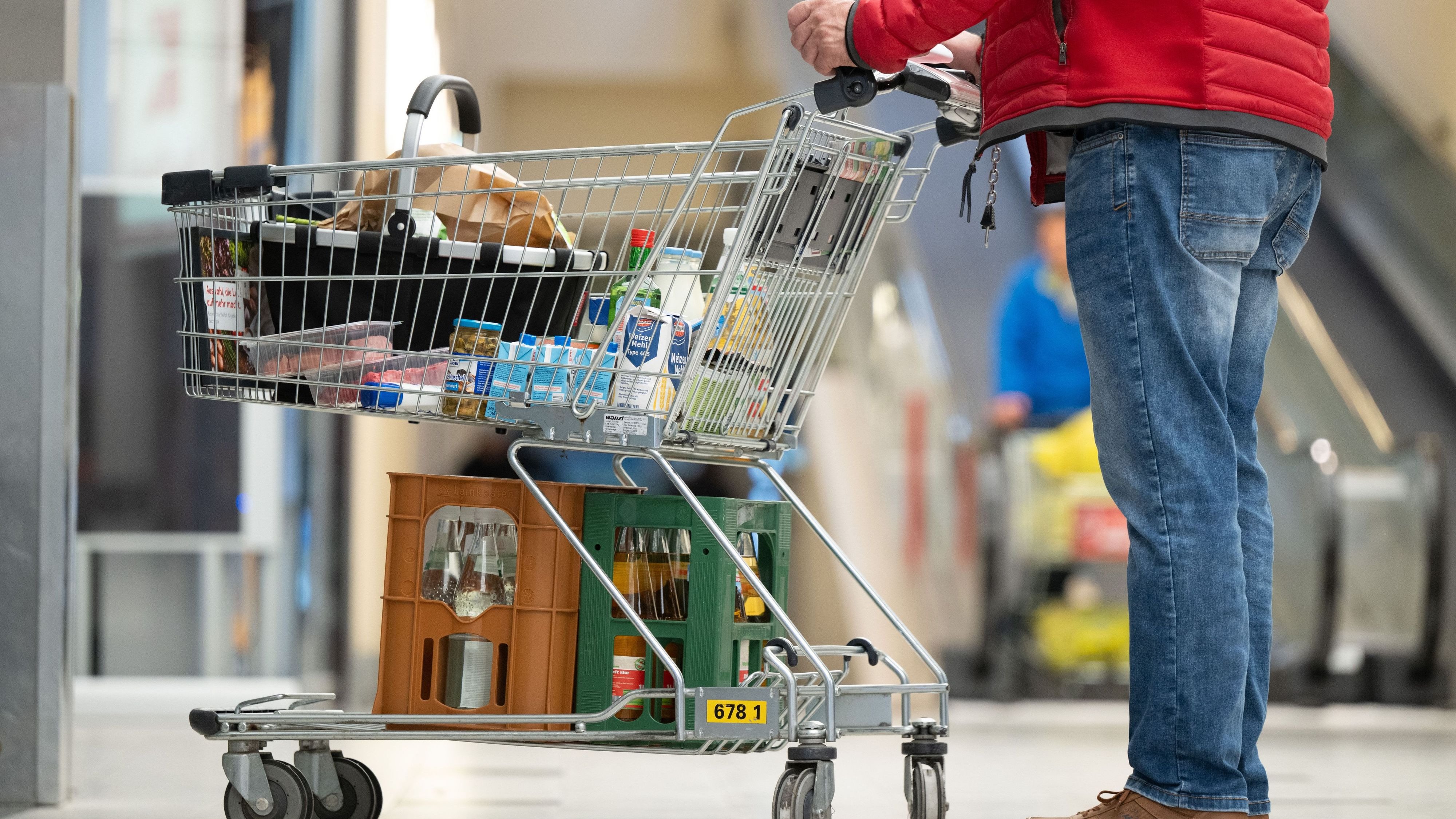 Inflation: Inflation falls towards ECB target