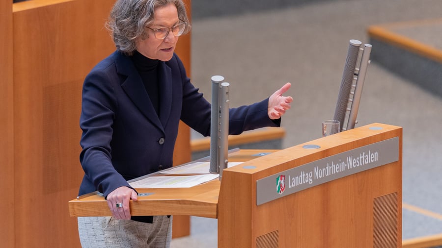 Amtsaufhebung: SPD fordert Ablösung von NRW-Bauministerin