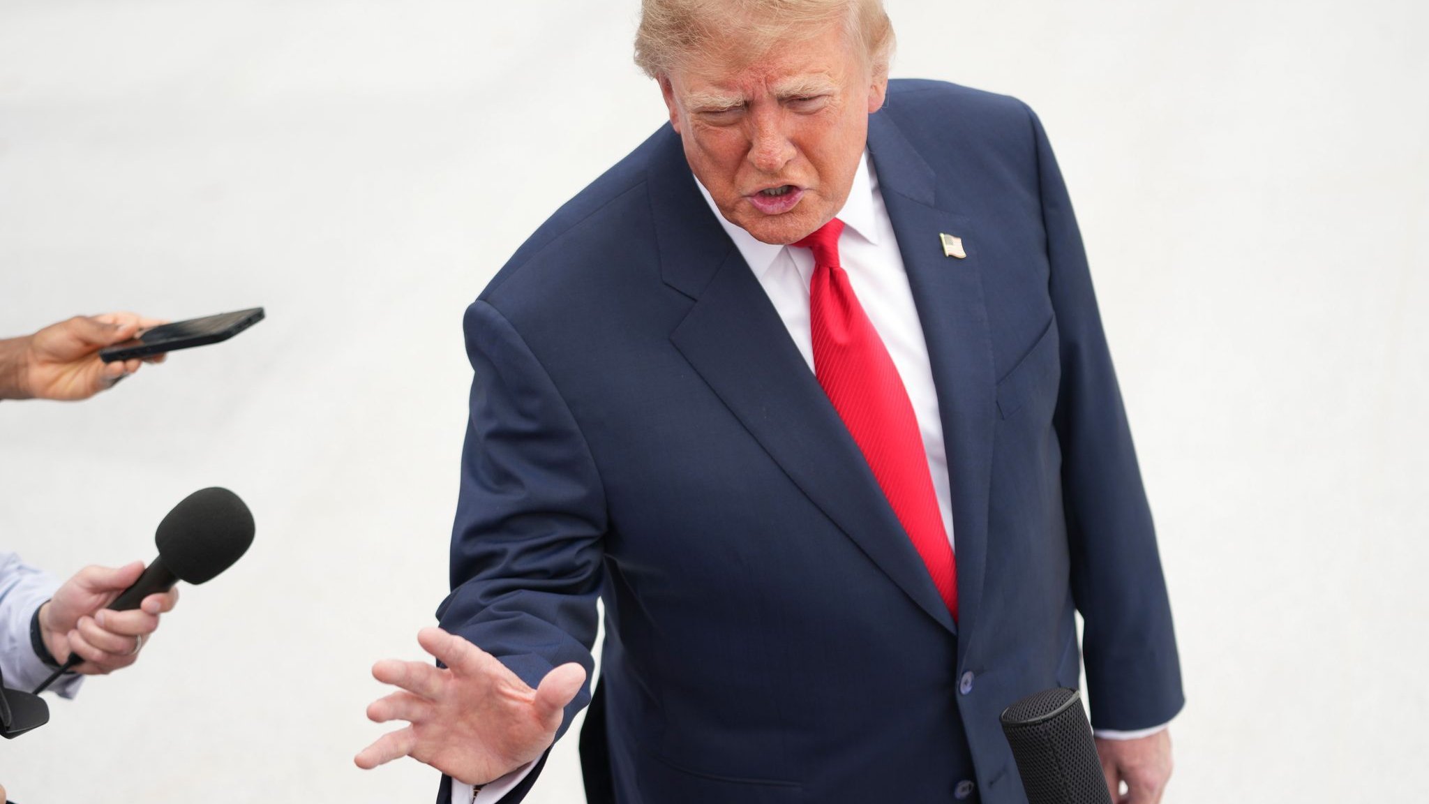 USA: Trump setzt neue Russland-Sanktionen per Dekret aus
