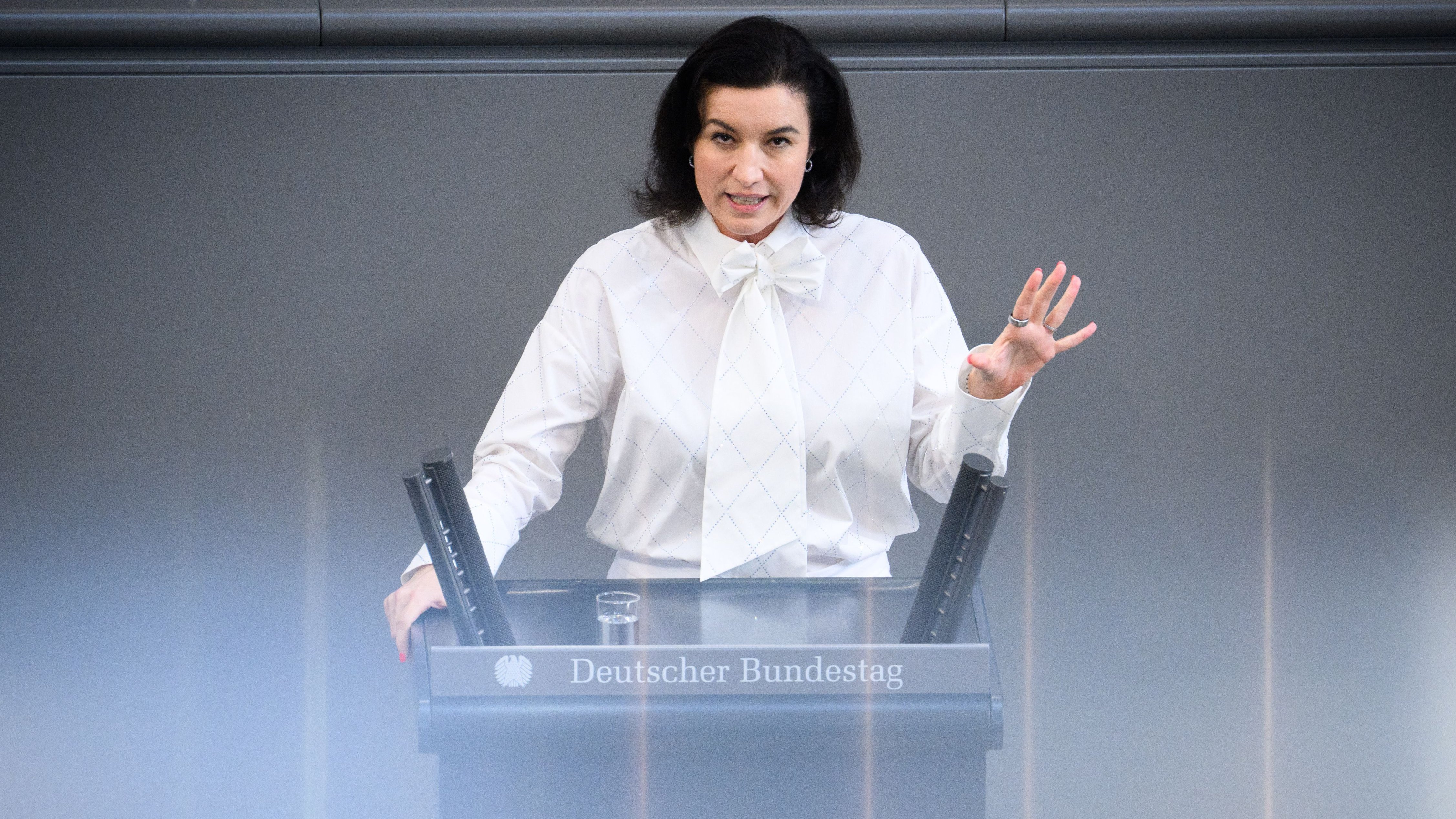 Steuergeld: Ministerin Bär verteilt Milliarden, die Wirkung wird selten geprüft