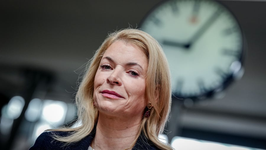 Interview: Bahn-Chefin Palla: „Wir könnten sofort deutlich p