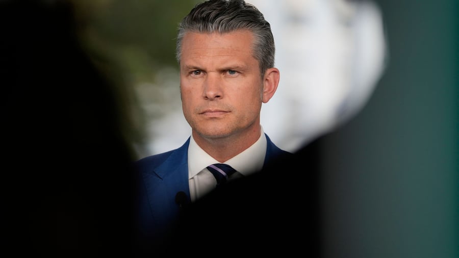 US-Angriffe: Völkerrechtsbruch? Weißes Haus stärkt Hegseth den Rücken
