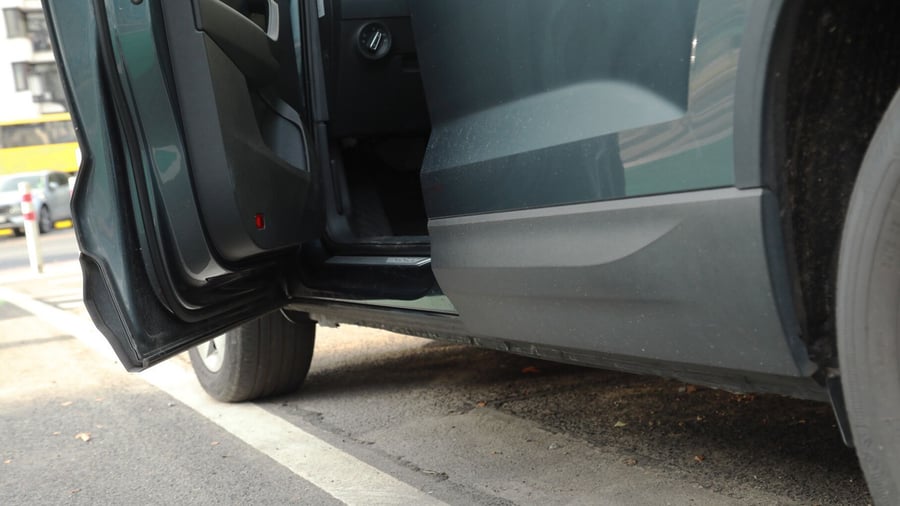 Unfall: Dooring-Unfall mit Motorrad: Haftet allein der Türöffner?