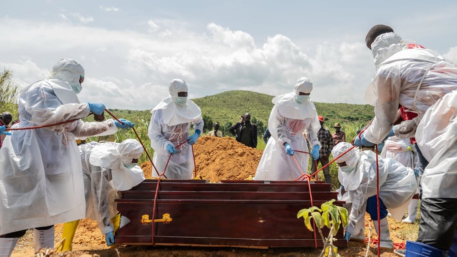 Ebola im Kongo: Angst, Verdrängung und Tradition erschweren Ebola-Bekämpfung