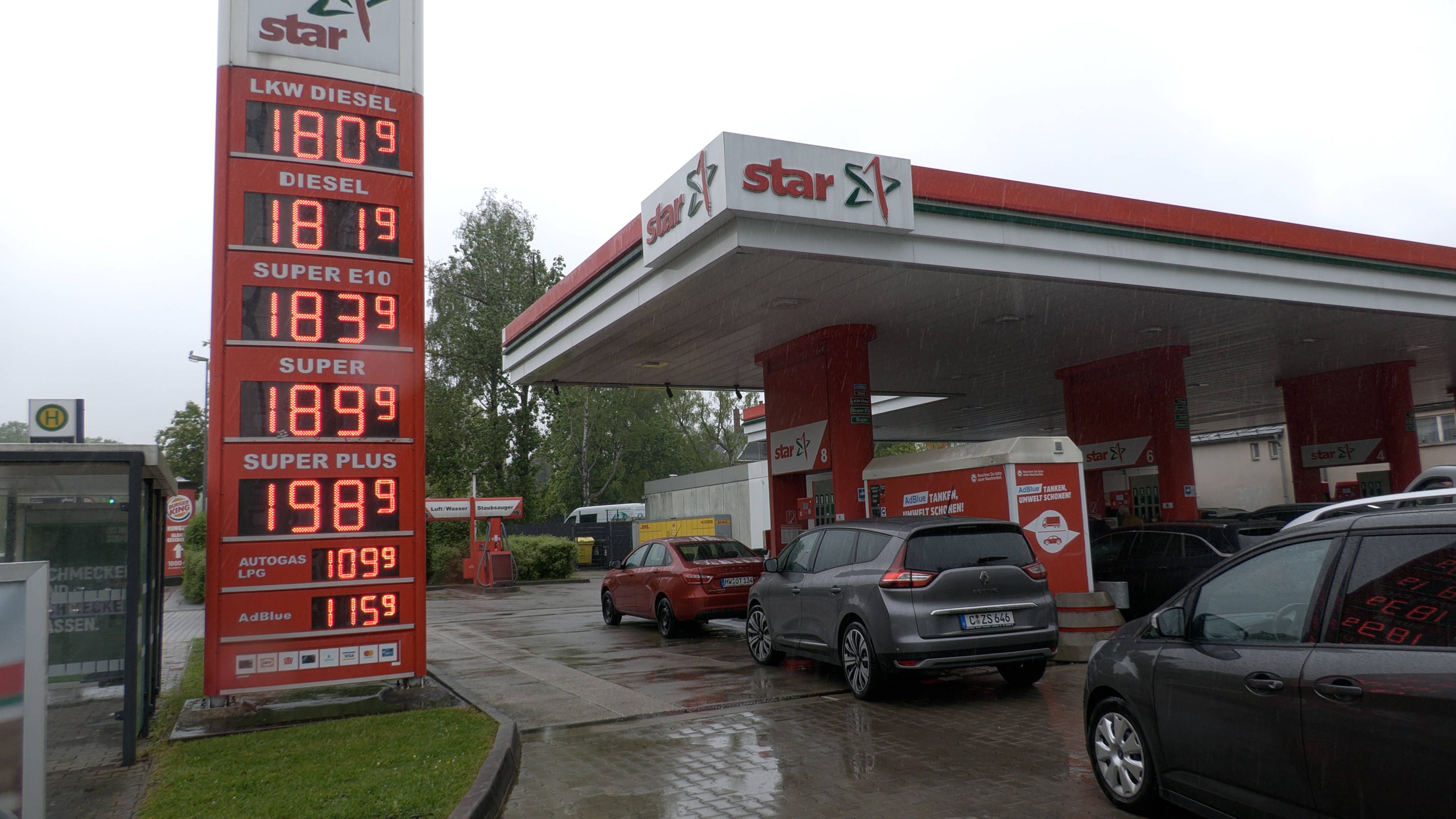 Fueling up: Fuel prices fall to their lowest level in two months