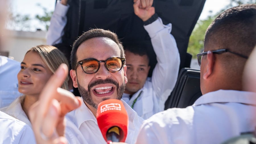Kolumbien: Stichwahl: Linker Senator gegen rechten Anwalt