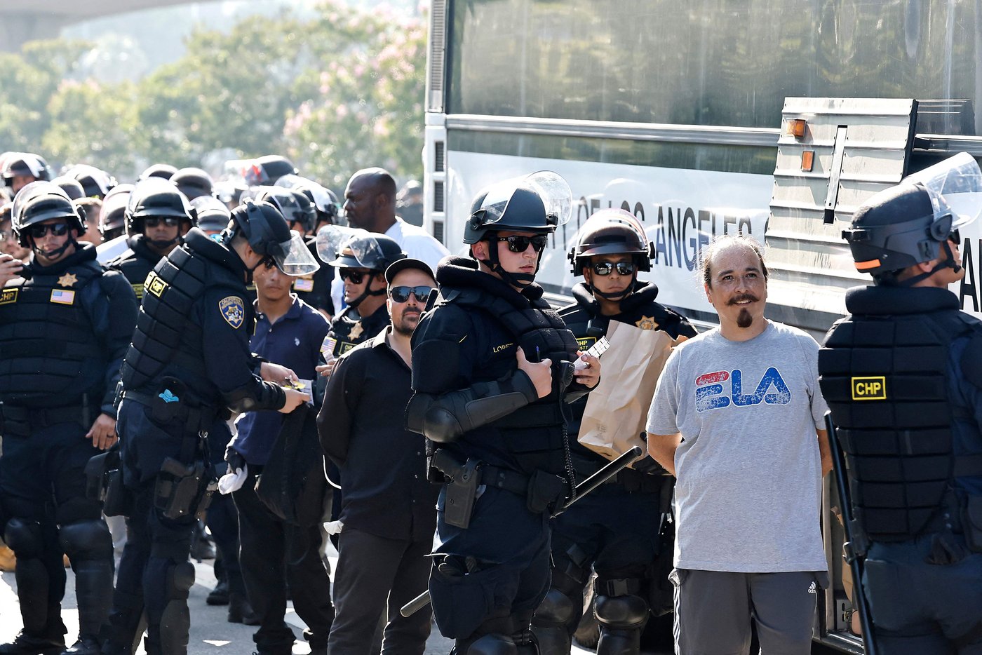 California: LA imposes curfew in city center due to protests