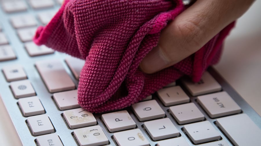 Ekel-Faktor am Rechner: „Schlonz“-Alarm auf Tastaturen: Überhaupt schon mal geputzt?