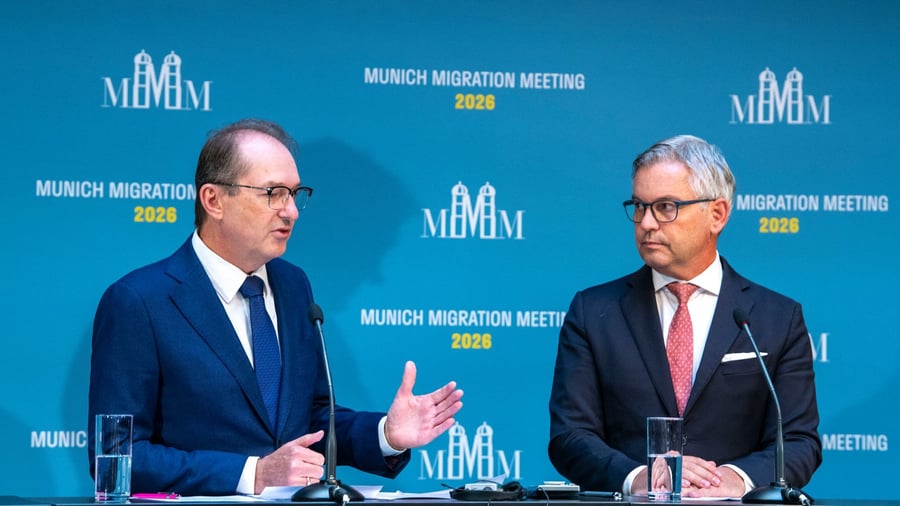 Migration: Dobrindt will Frontex deutlich stärken