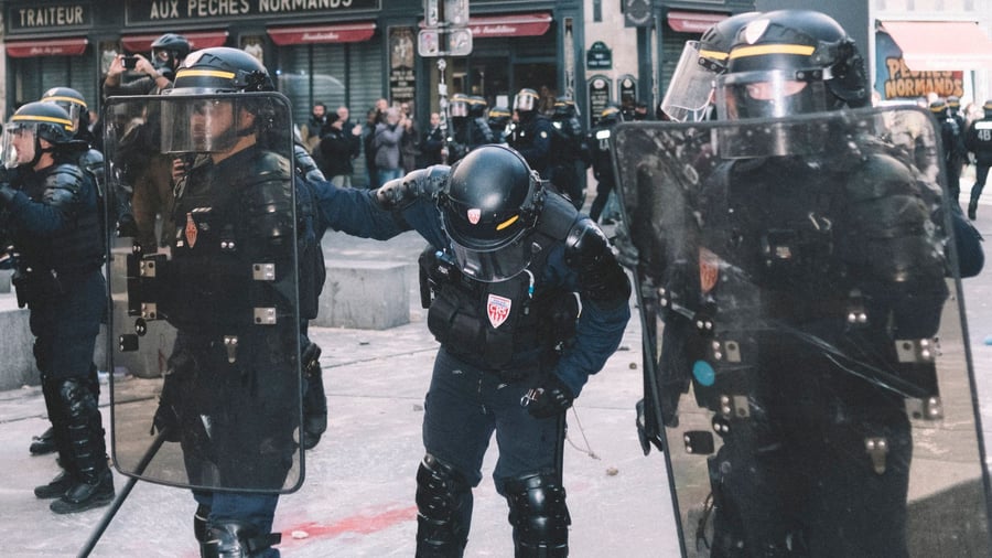 Nach den Ausschreitungen: 1.800 Festnahmen bei Protesten in Frankreich