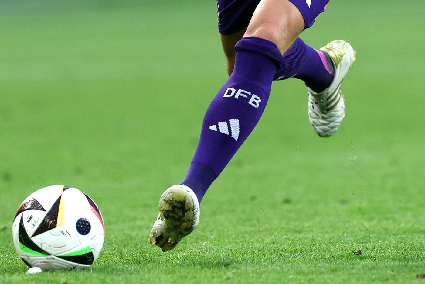 Sportartikel Hier werden die EM Schuhe von Toni Kroos und seinen Kollegen maBangefertigt