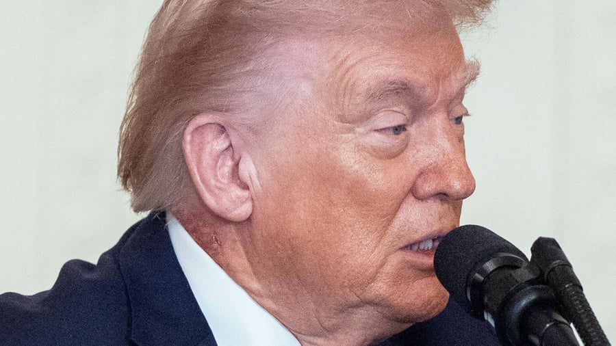 Debatte um Trumps Fitness: Fleck am Hals befeuert Spekulationen über Trumps Gesundheit