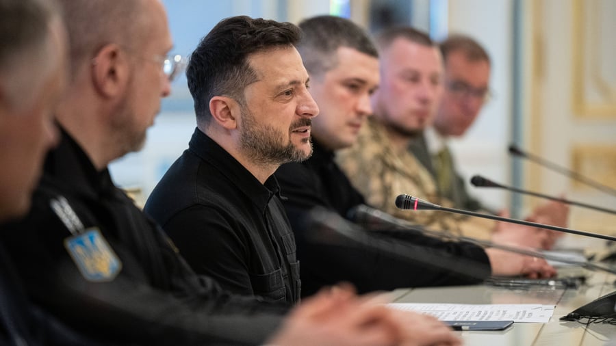 +++ Ukraine-Krieg +++: Selenskyj warnt vor Schlag mit russischer Oreschnik-Rakete