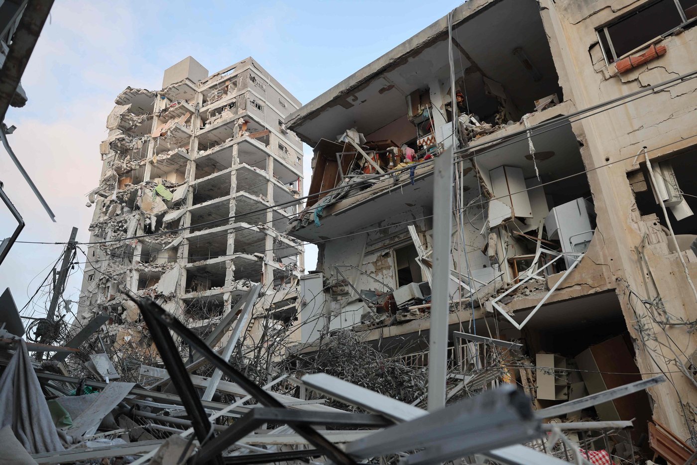 Middle East: Iran and Israel launch heavy attacks