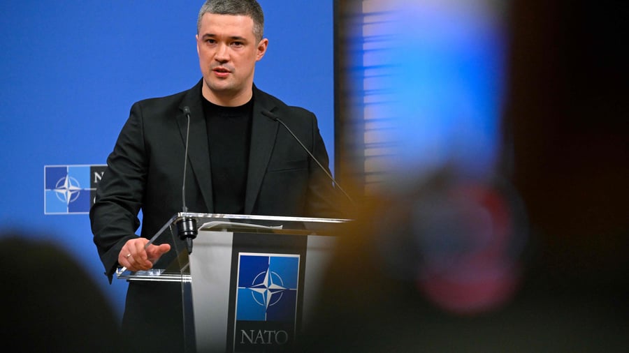 Ukraine: Präsident Selenskyj entlässt populären Armeereformer: „Eins der dümmsten Dinge, die er gemacht hat“