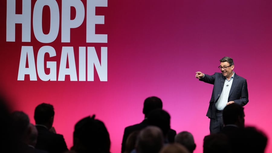 Labour tagt in Liverpool: Labour-Parteitag: Britischer Premier liefert emotionale Rede
