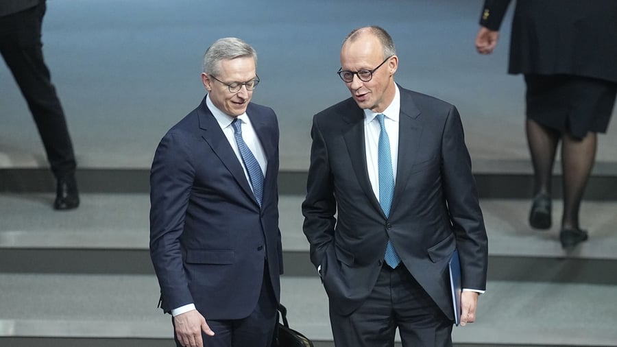 +++ Bundesregierung +++: Kanzler und Digitalminister offen für Social-Media-Verbot