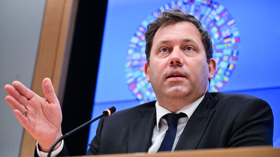 Finanzen: Lars Klingbeil plant Steuerentlastungen für kleine Einkommen