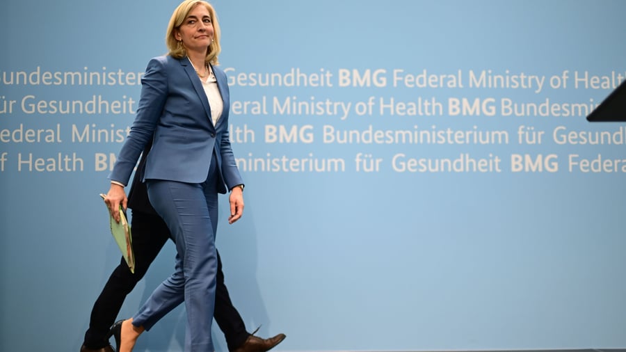 Gesundheit: Kostenlose Mitversicherung soll wegfallen – Warken stellt Sparpläne für Krankenkassen vor