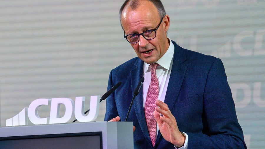 Automobilbranche: Merz: Werden an sturem Verbrennerverbot nicht festhalten