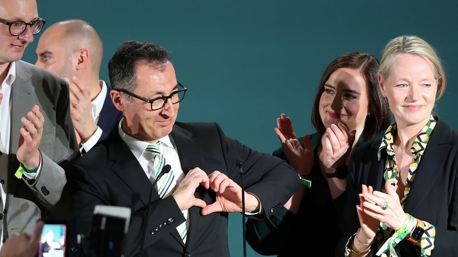 Landtagswahl Baden-Württemberg: Grünen-Kandidat Özdemir liegt vorne – Wahlbeteiligung steigt deutlich