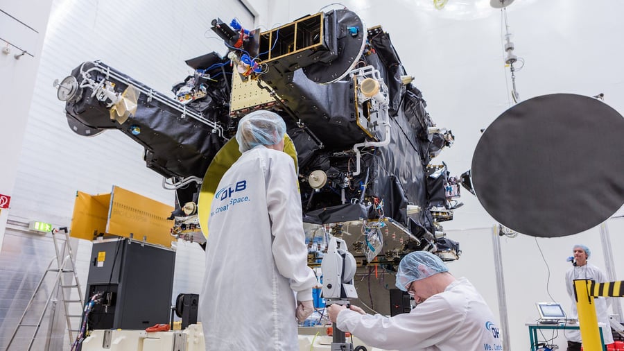 Weltraum: „Starlink für die Bundeswehr“: Rheinmetall konkurriert mit Airbus um Milliardenauftrag