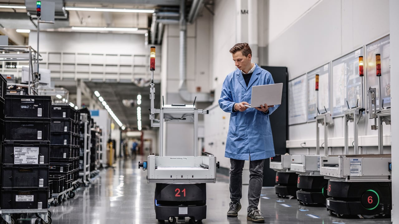 Künstliche Intelligenz: „Historische Chance für Deutschland“: Siemens und Nvidia planen Prototyp der autonomen Fabrik
