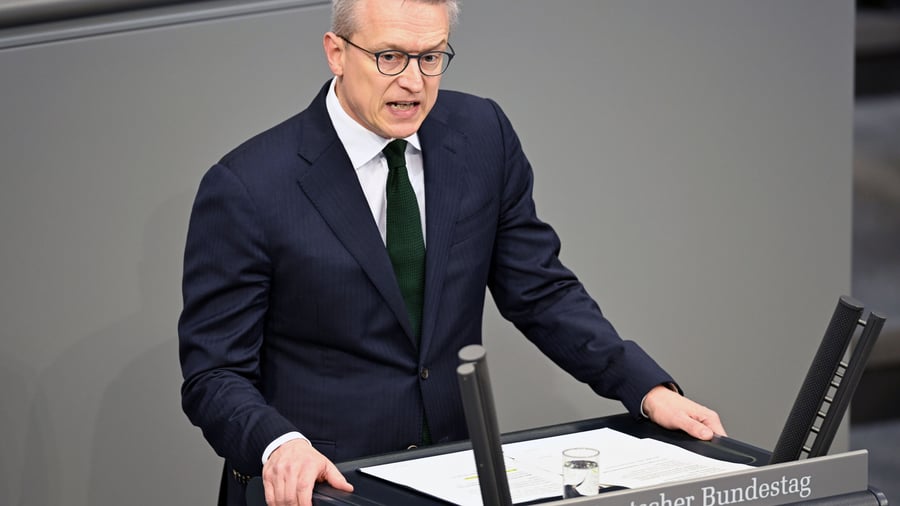 Bundesregierung: „Anhalten können wir das nicht“ – Digitalminister warnt vor dramatischen Jobverlusten durch KI