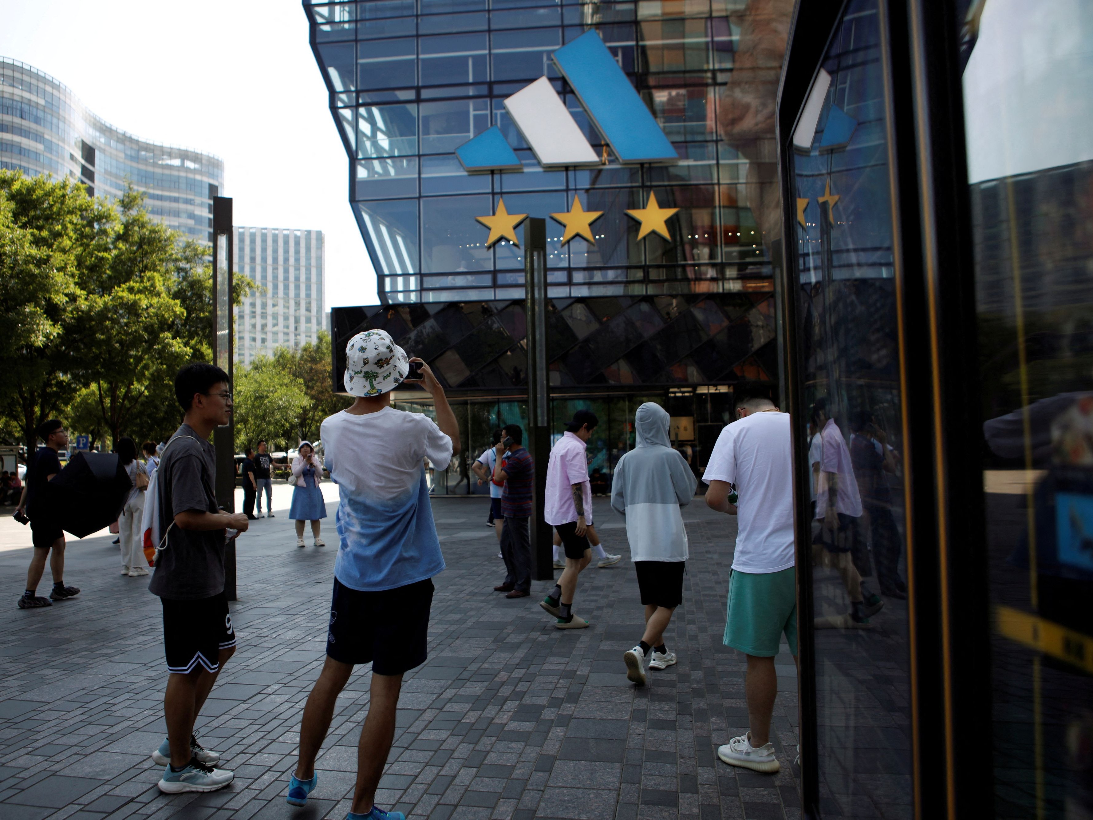 Korruption Adidas entlasst nach Bestechungsvorwurfen zwei Mitarbeiter in China