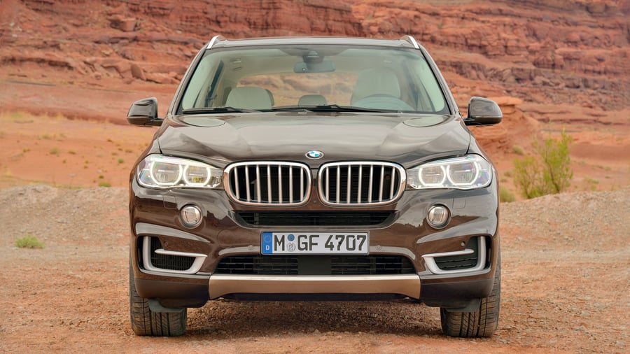 BMW lowers annual profit guidance