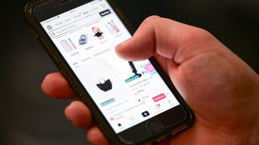 Google, Meta und Tiktok: Verbraucherschützer werfen Plattformen betrügerische Werbung vor