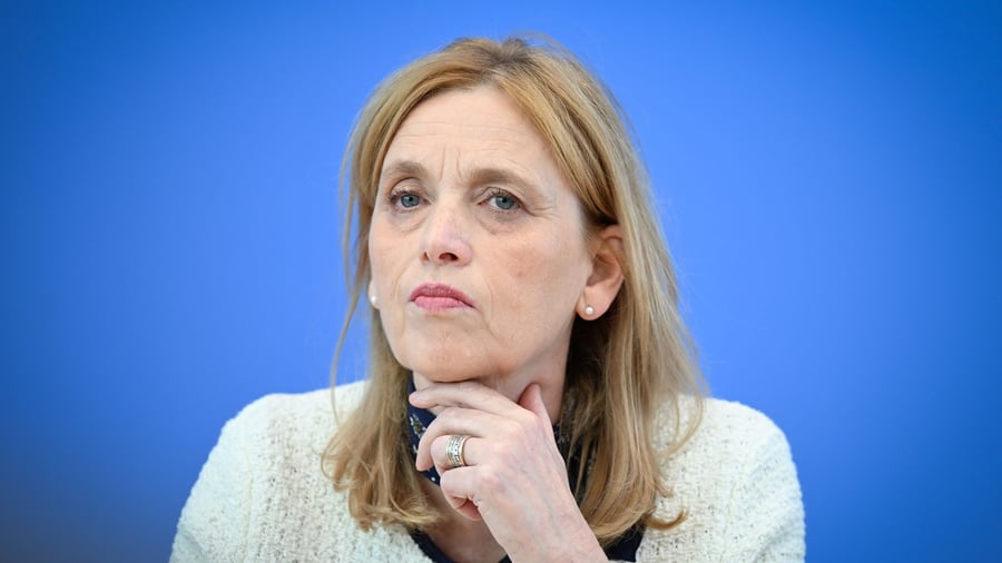 Rücktritt am Samstag: Nach Spahn-Rückzug: Debatte um Leihmutterschaft neu entfacht