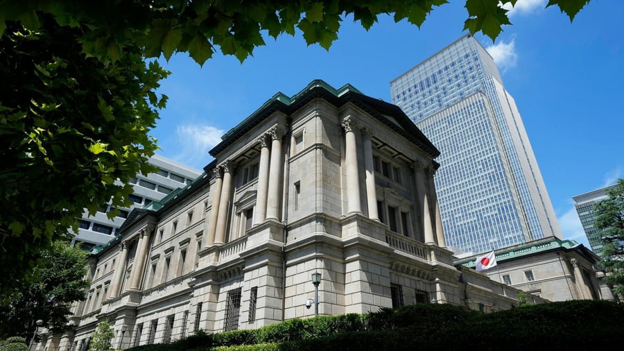 Geldpolitik: Japans Notenbank hält Zinsen stabil – Signal für Erhöhungen