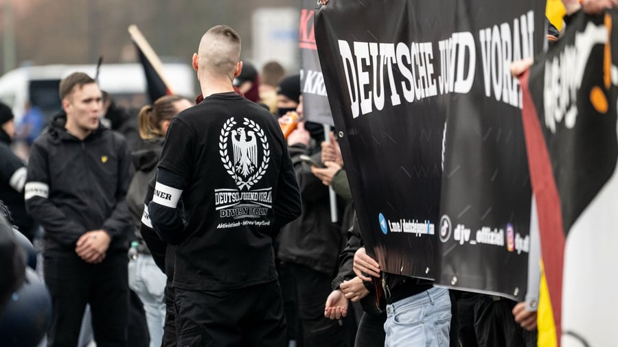 Staatsschutz: Junge Neonazis im Visier - Razzien in zwölf Bundesländern