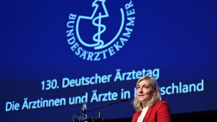 Gesundheitskosten: Warken verteidigt Sparpläne: „Zumutung, aber notwendig“