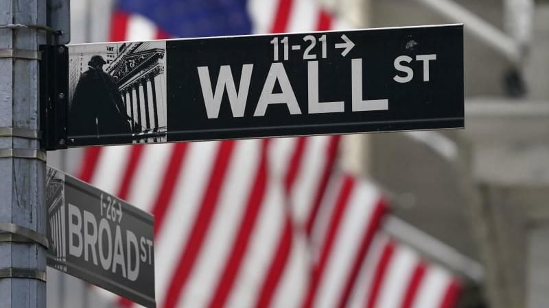 Dow falls more than 600 points as investors question AI spending