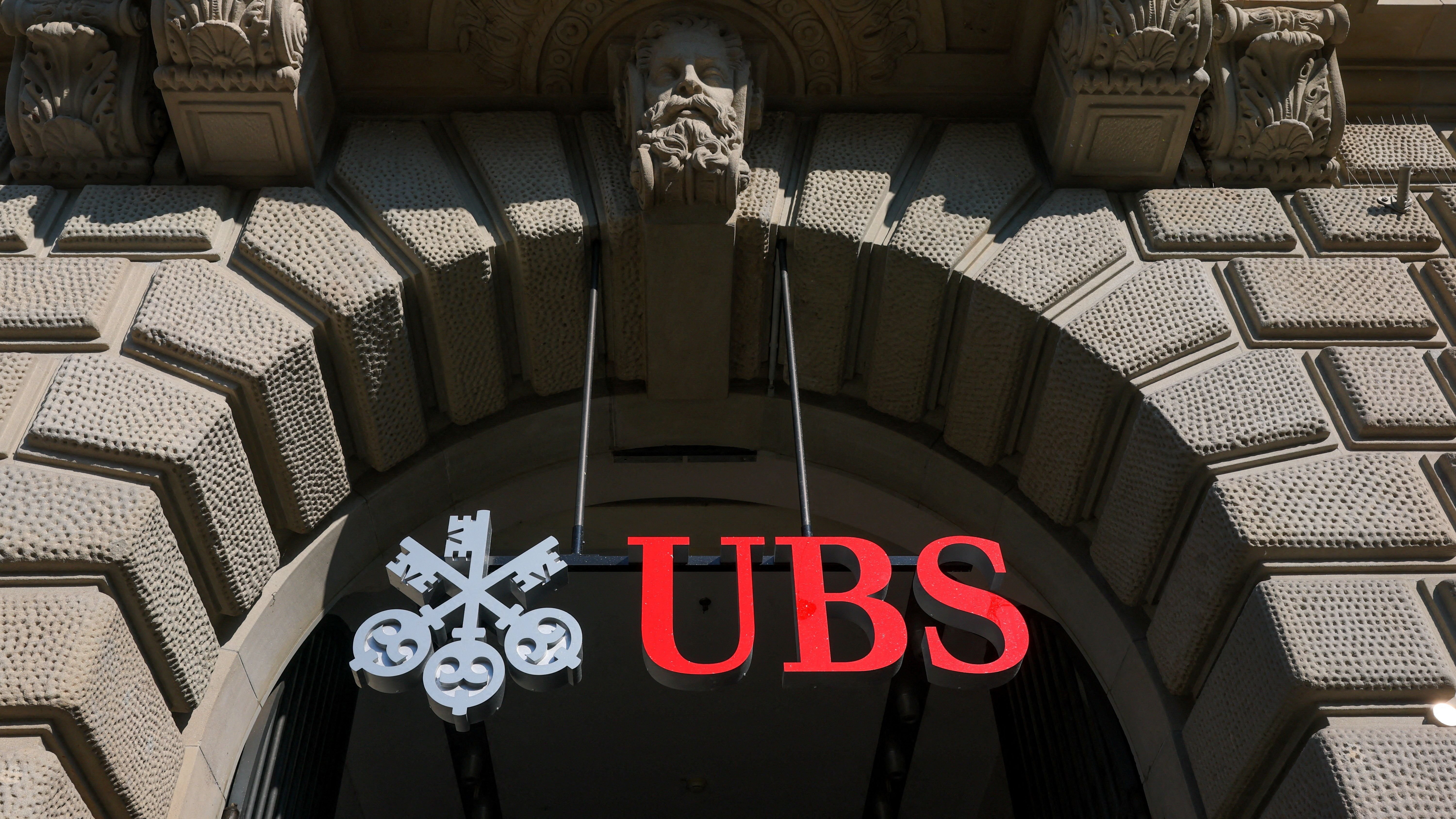 Banken: UBS erwägt bei zu strengen Regeln offenbar Umzug oder Fusion