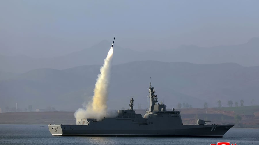 Asien: Nordkorea feuert Raketen von Marinezerstörer ab