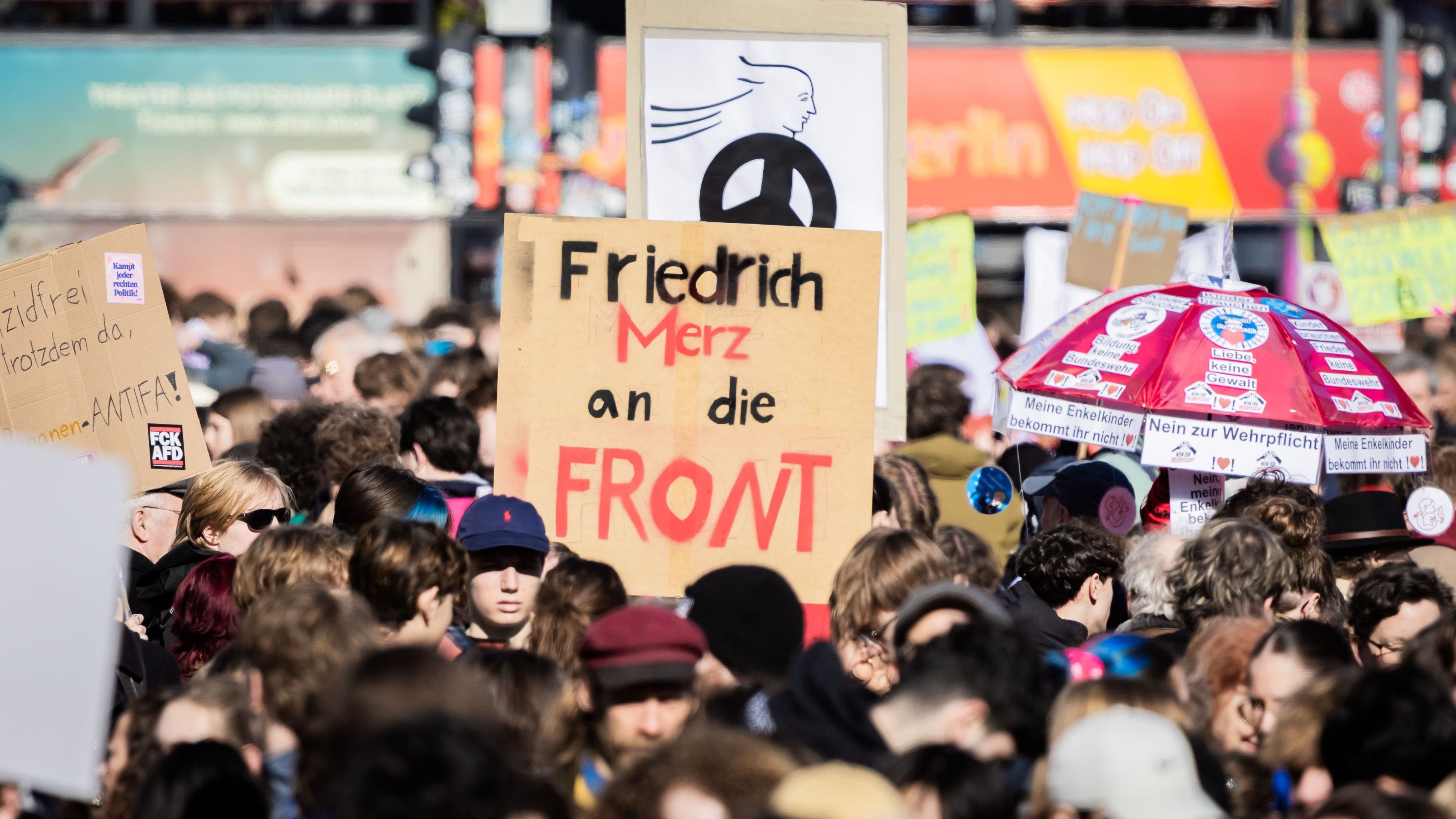 Bundeswehr: „Militarisierung ist nicht die Lösung“ – Schülerprotest gegen den neuen Wehrdienst
