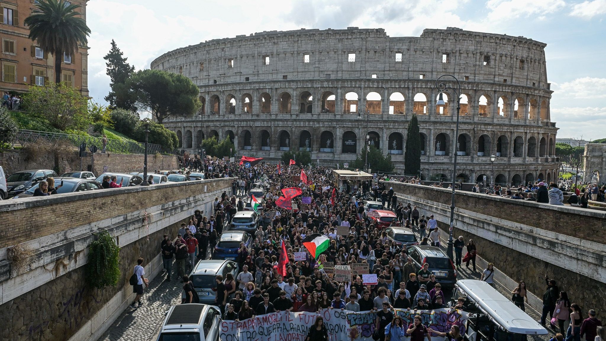More than 200,000 protest against Meloni government across Italy