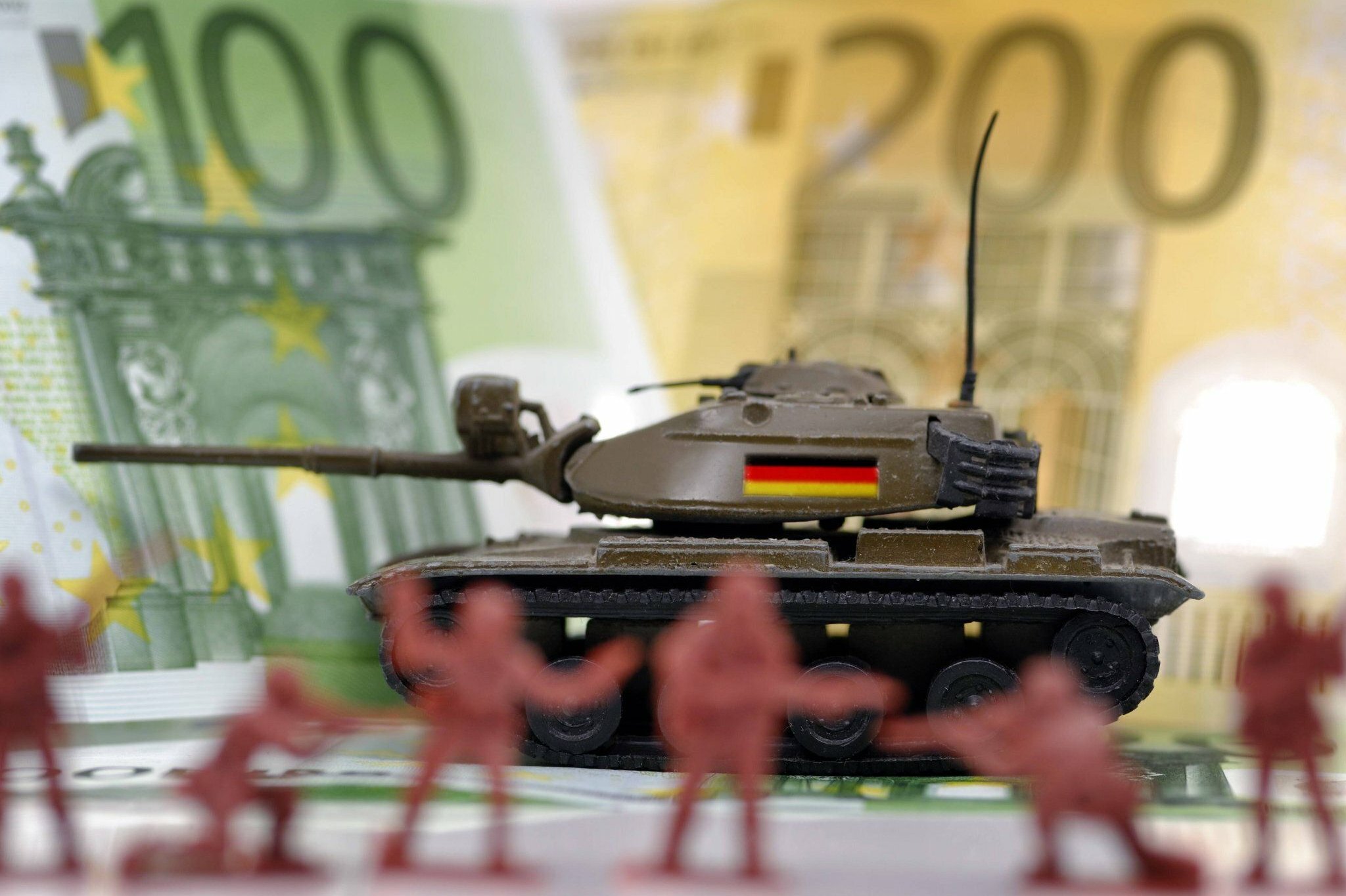 Geld anlegen: So bereiten sich Pessimisten mit Bargeld auf einen Dritten  Weltkrieg vor