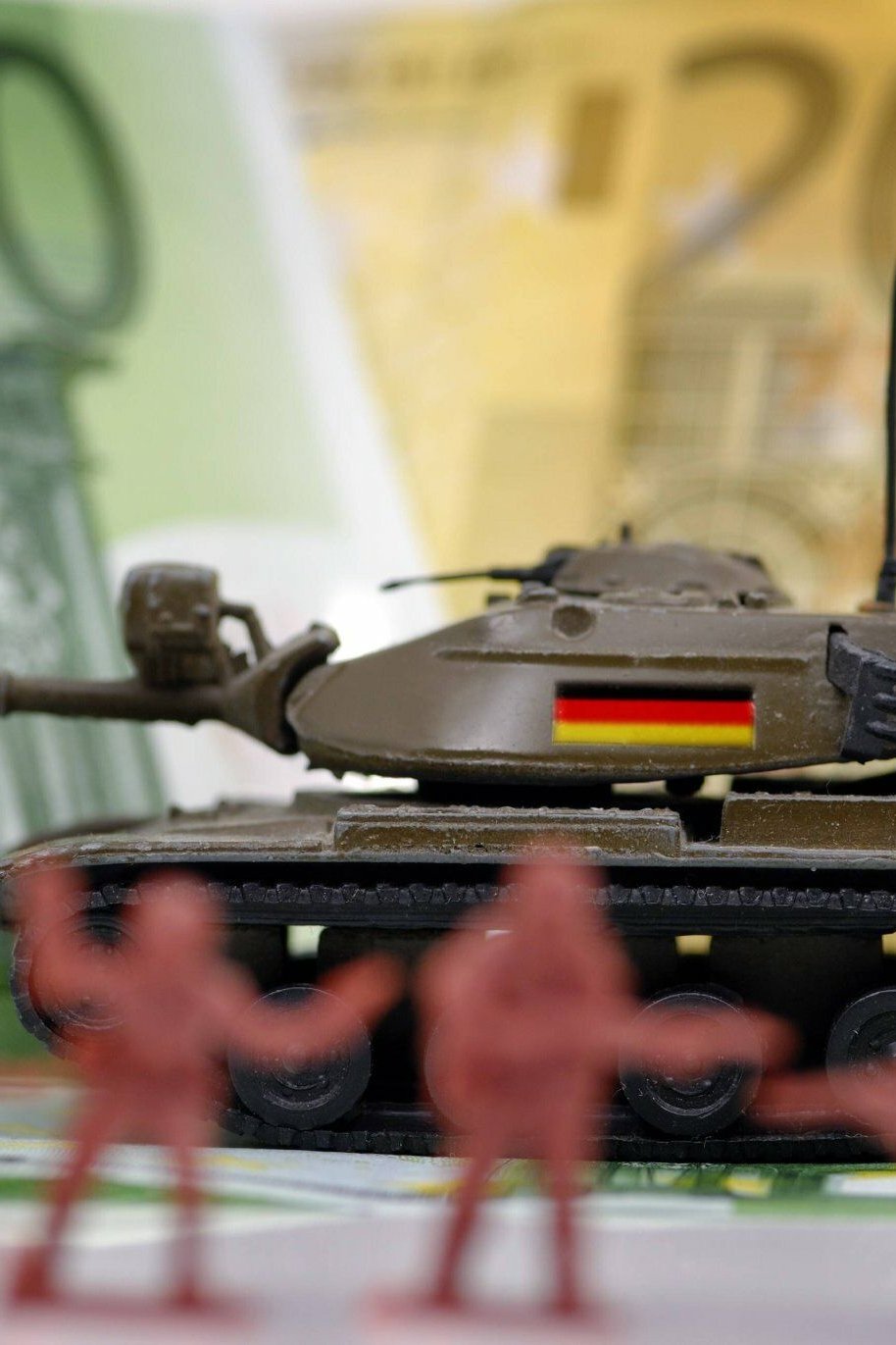 Geld anlegen: So bereiten sich Pessimisten mit Bargeld auf einen Dritten  Weltkrieg vor