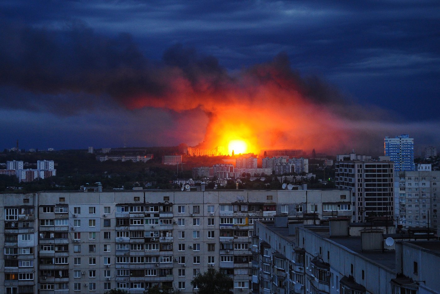 Ukraine: Heavy airstrike on Kharkiv kills at least two people