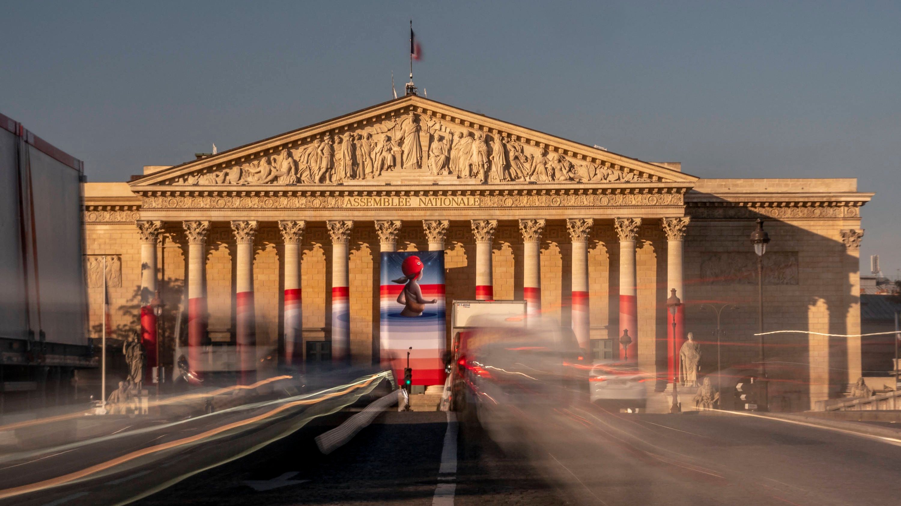 French government bonds offer high yields amid budget uncertainty