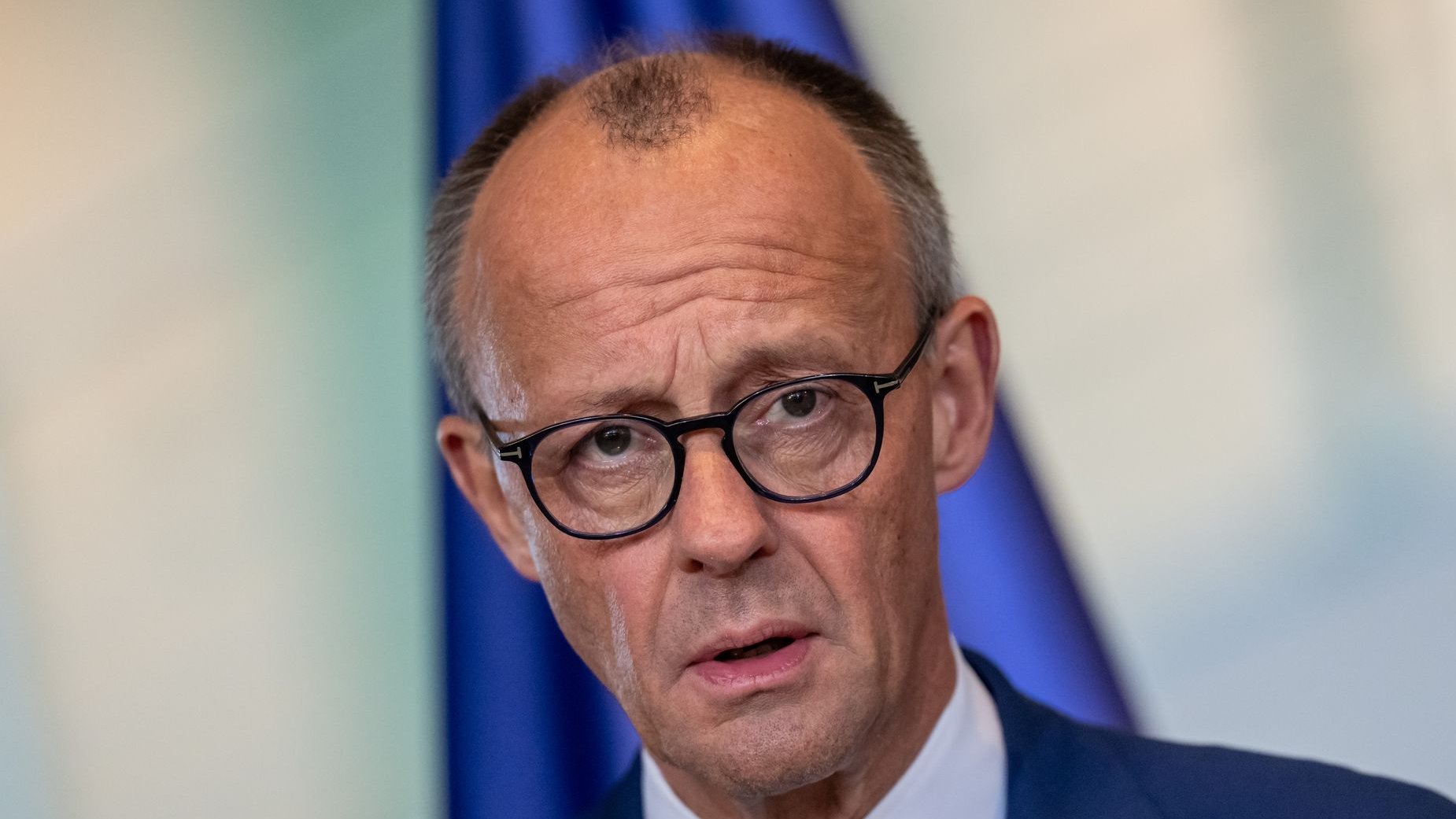 Irankrieg: Merz kritisiert Lockerung der Russland-Sanktionen